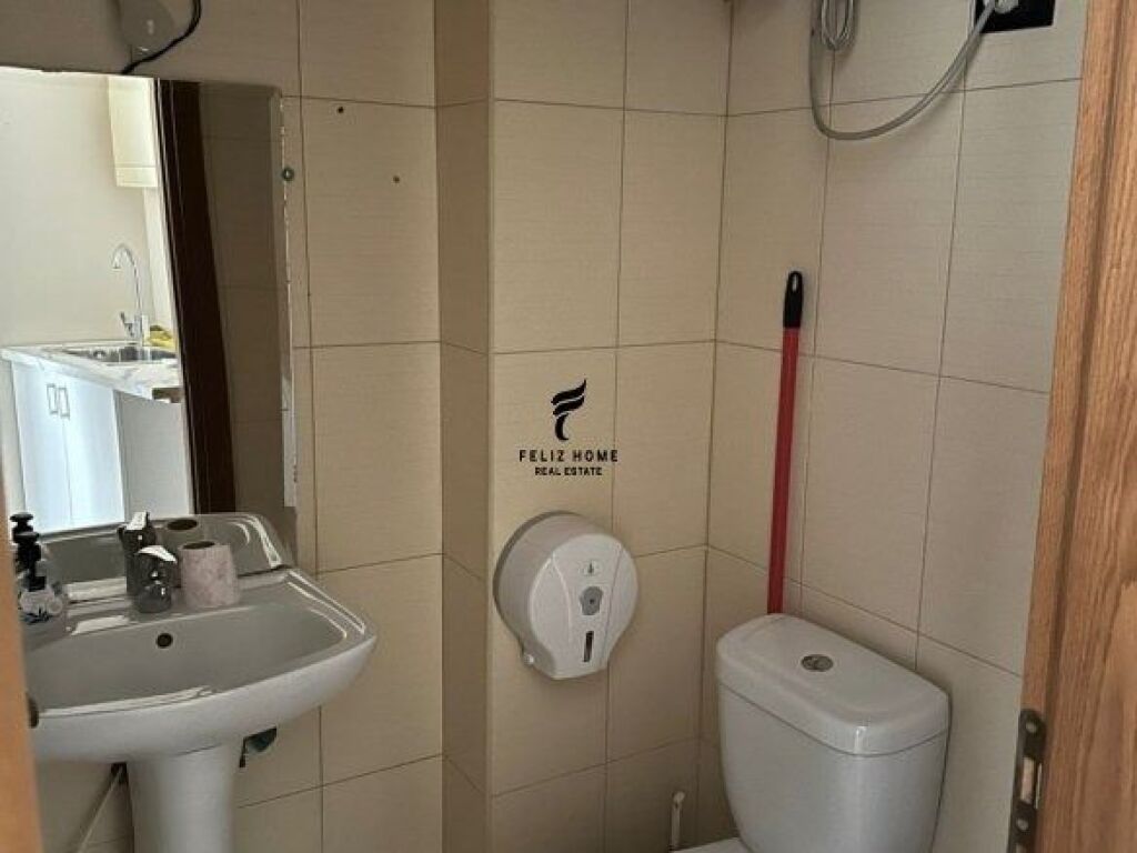 ZYRE ME QERA 50 M2 PAZARI I RI 50.000 LEKE FH-65999