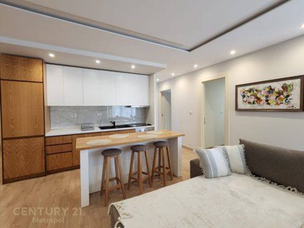 Apartament 3+1+2 tualete per qira Kopshti Botanik!