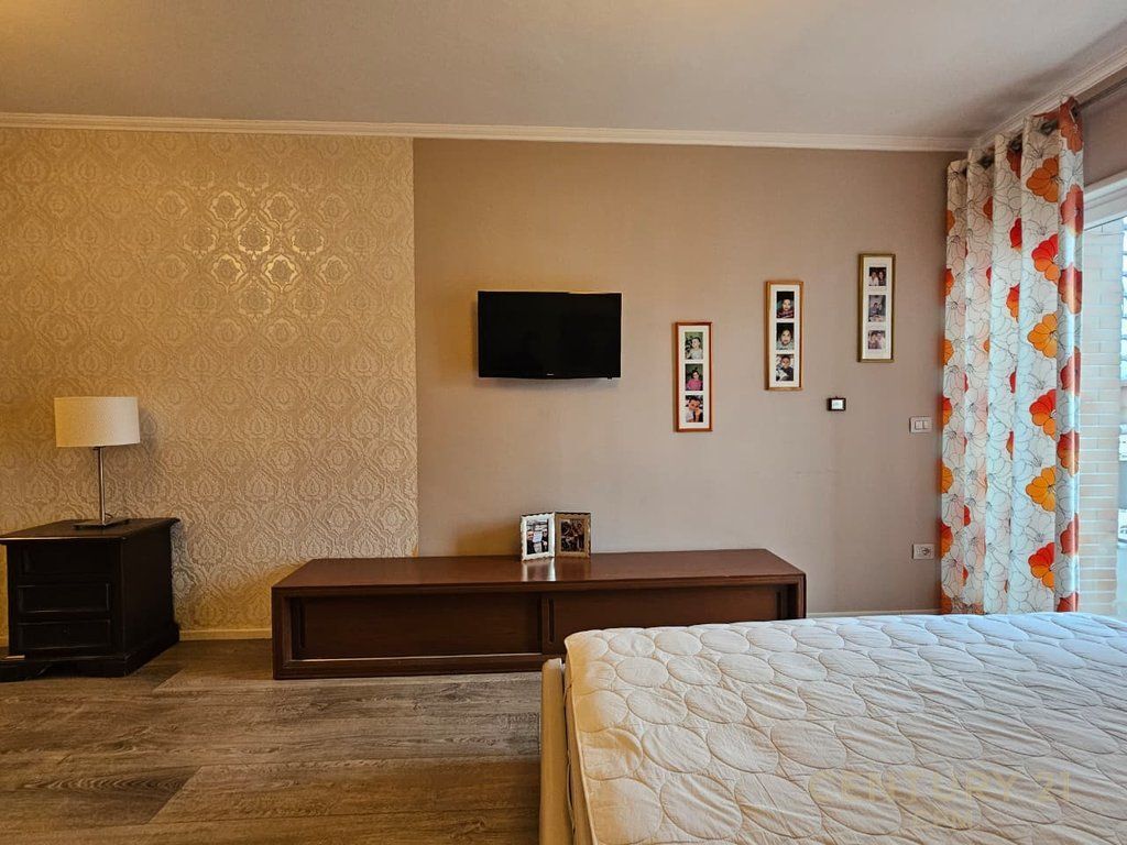 Shitet super Apartament 3+1+2 perball Delijorgjit! 299,000 €