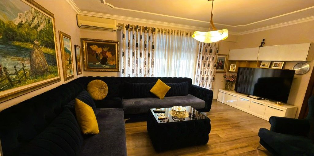 Shitet apartament 2+1+2 tek Rruga Naim Frasheri