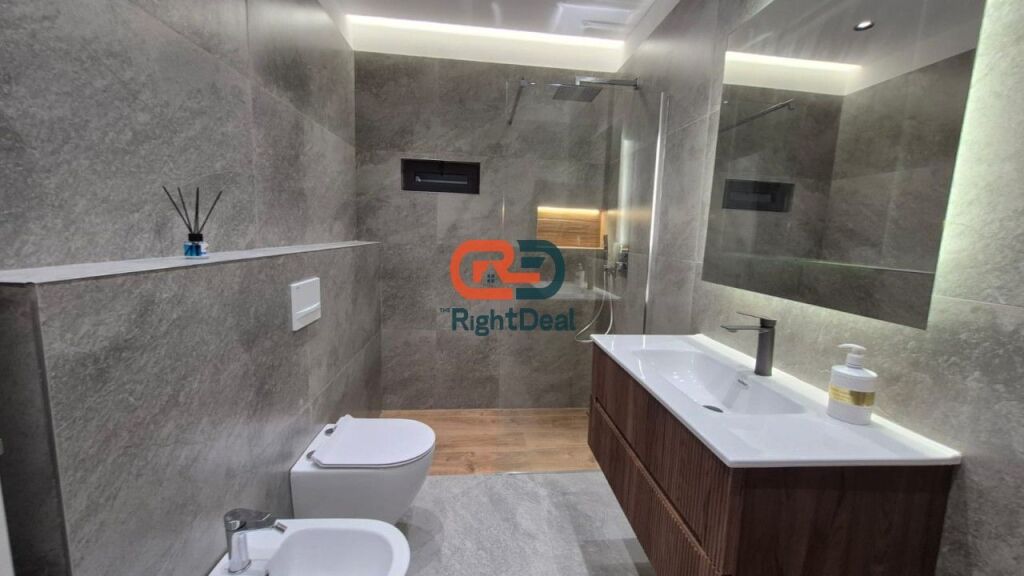 At Zogu I Zi, Super Apartment 2+1 For Sale With Spacious Areas And Newly Renovated!!!