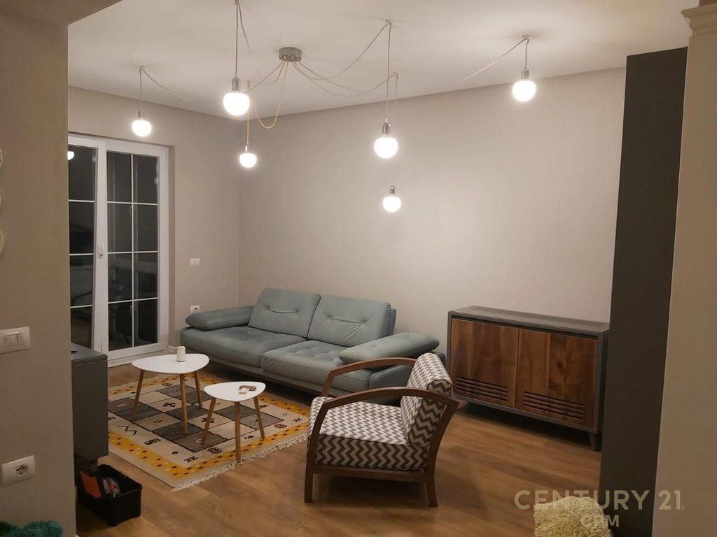 APARTAMENT 1+1 ME KUZHINE ME VETE ME QERA NE MYSLYM SHYR