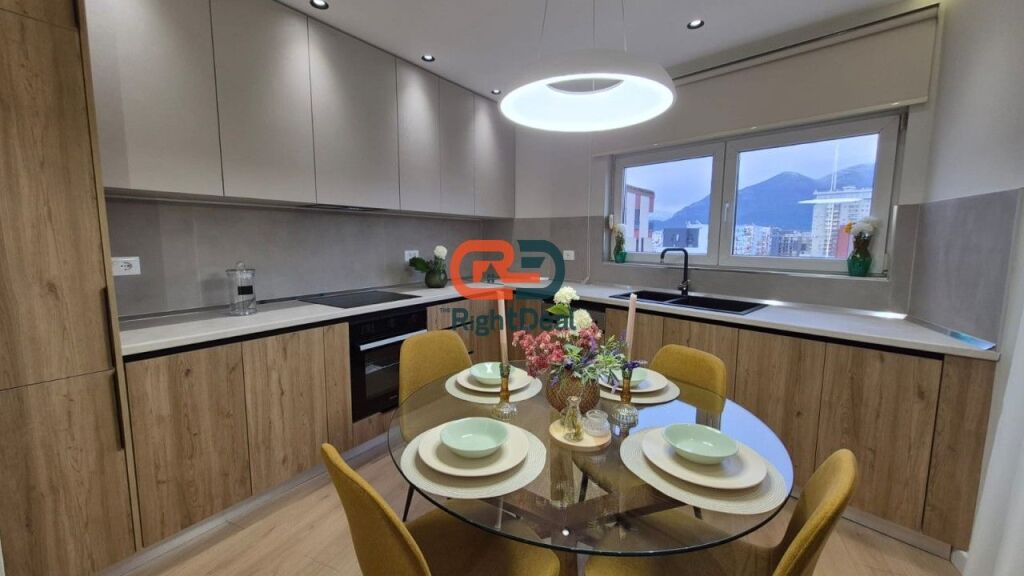 At Zogu I Zi, Super Apartment 2+1 For Sale With Spacious Areas And Newly Renovated!!!