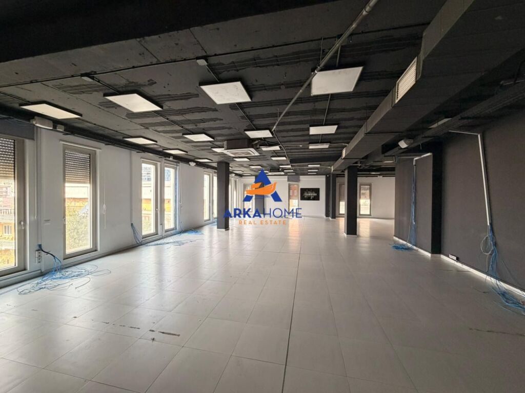 OFFICE SPACE FOR RENT 1077M2 "AT ZOGU I ZI" 15,000 EURO NEGOTIABLE