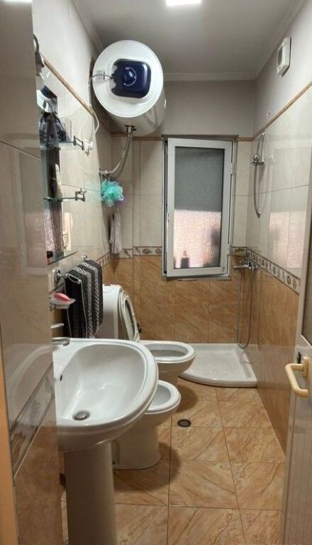 Vendesi in vendita 2+1+2 in Via Naim Frasheri