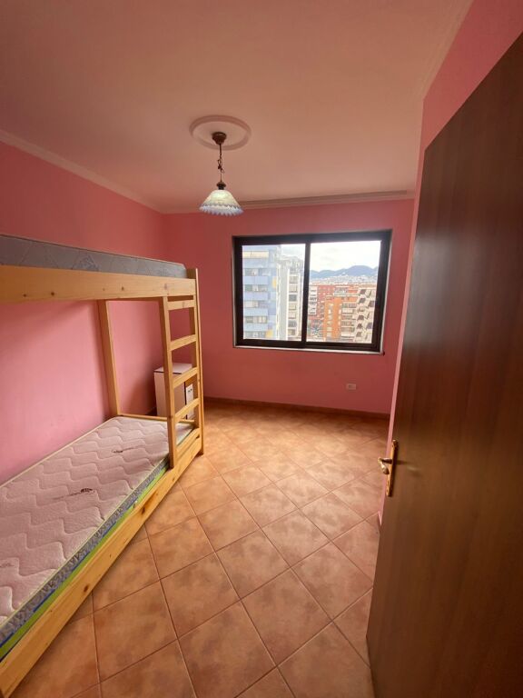 Affittasi appartamento 2+1+2 bagni di fronte a Delijorgji vicino al Centro Globe