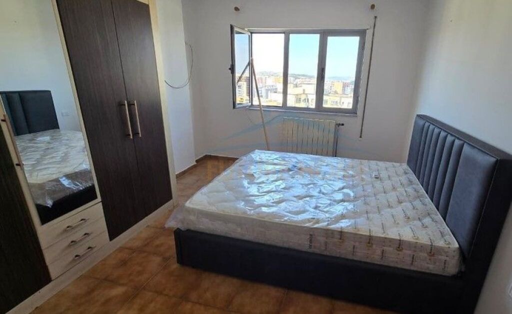 Affitto, Appartamento 1+1, Palazzo con freccia