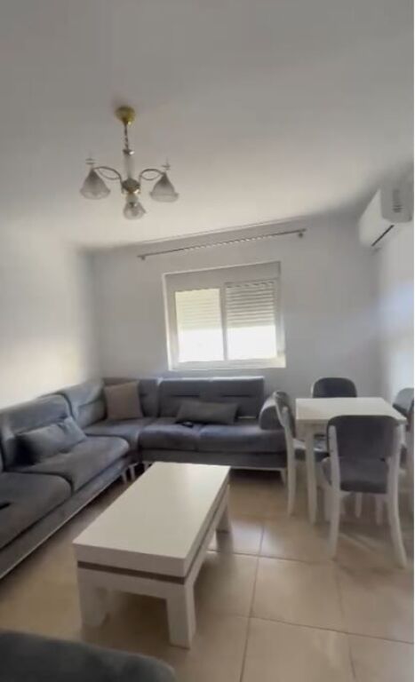 Xhamlliku, jepet me qera apartament 1+1