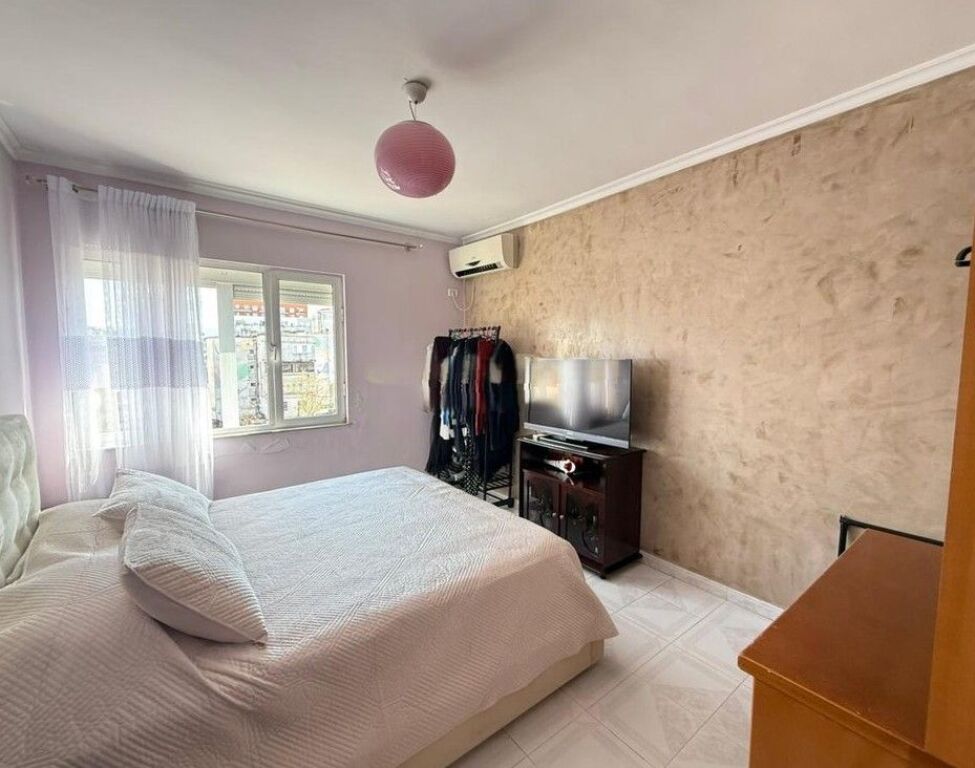 Shitet Apartament 2+1 tek Sheshi Shtraus, Xhamlliku