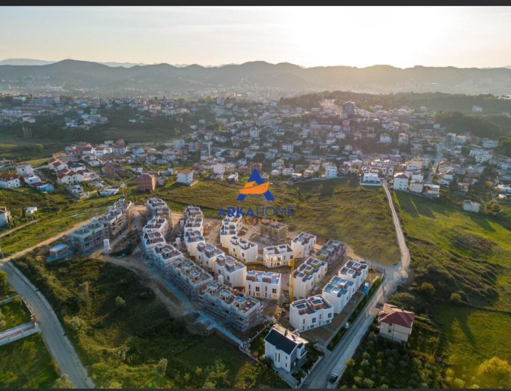 VILLA 3 FLOORS FOR RENT "FARKE" 250000 LEKE (GROSS)