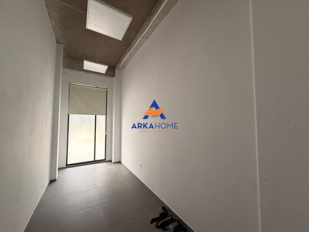 JEPET ME QERA AMBIENT BIZNESI/ZYRA 361M2 "TE ZOGU I ZI" 5700 EURO (I DISKUTUESHEM )