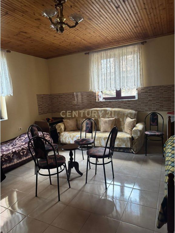 Shtëpi private dy kateshe per shitje prane Kolegjit Turk, Shkodër 135,000 €