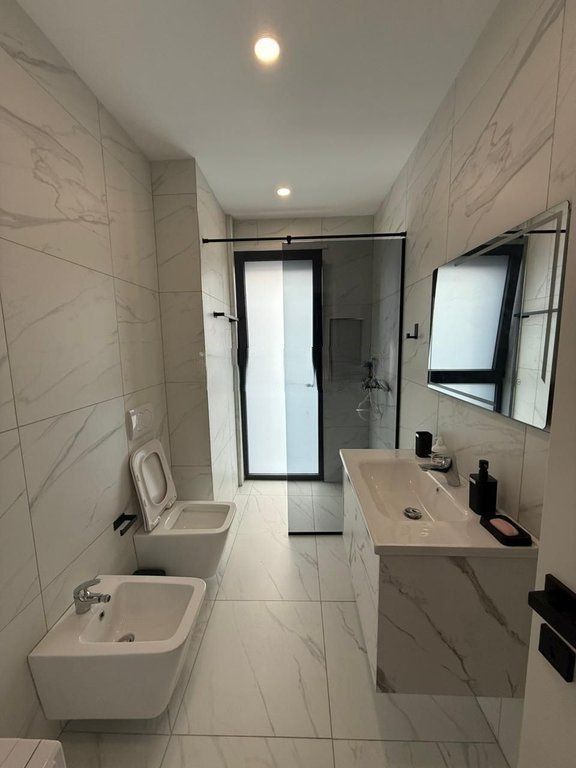 JEPET ME QERA APARTAMENT MODERN TE KOMPLEKSI FIORI DI BOSKO!