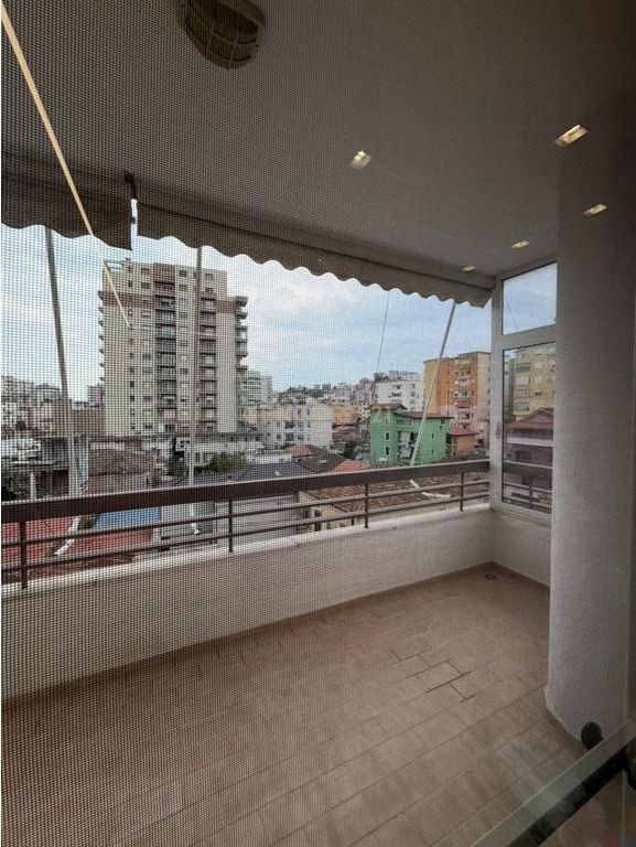 Appartamento 2+1 in affitto nel centro di Durazzo, vicino alla posta!