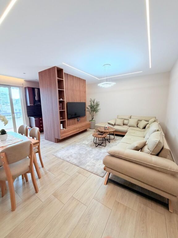 AFFITTASI APPARTAMENTO 2+1 VICINO ALL'UFFICIO POSTALE, DURRES