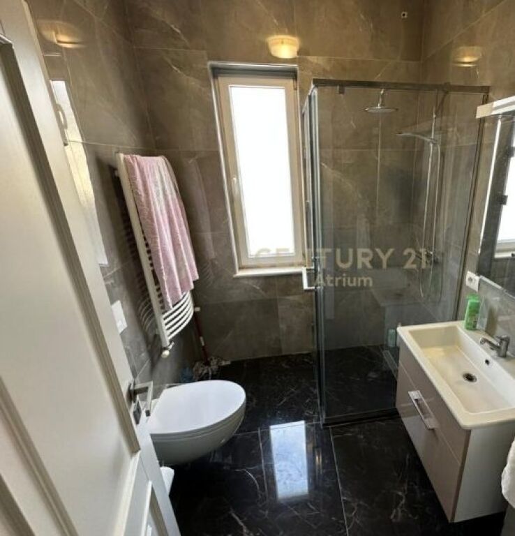 VENDESI APPARTAMENTO 2 + 1 + 2 CON VERANDA