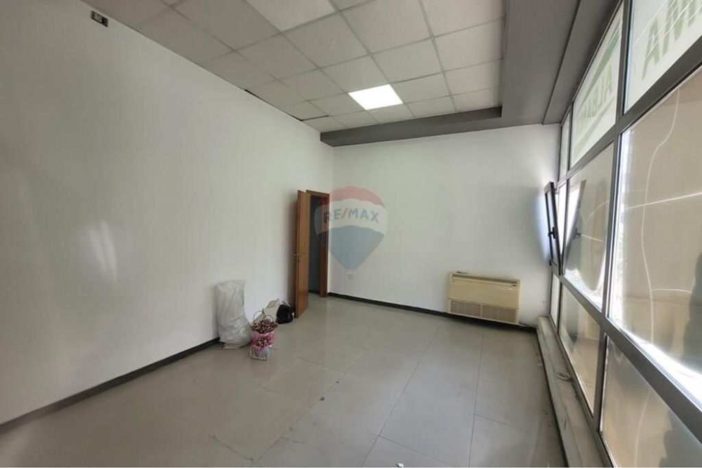 🏢 Ufficio in affitto 140 m² – Via Myslym Shyri (Islam Alla)