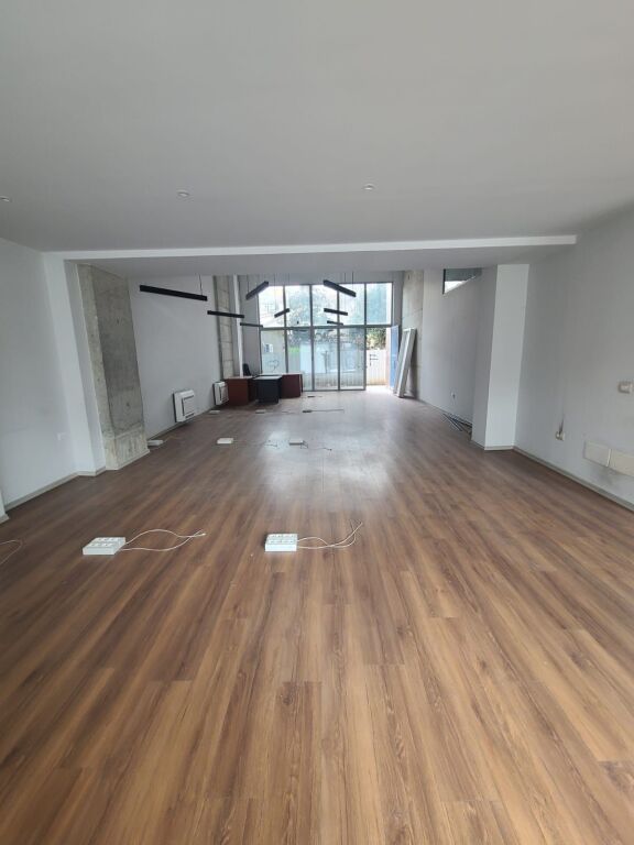 OFFICE FOR RENT 220M2 CENTER