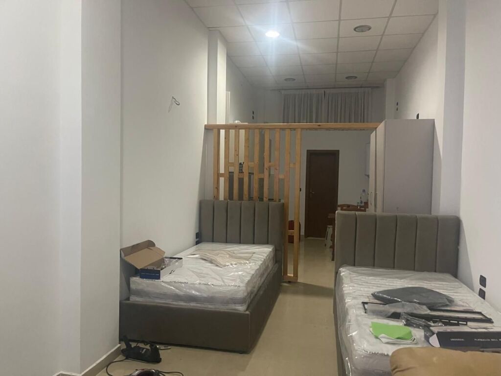 STUDIO 33000 LEKE.ECONOMIC FACULTY