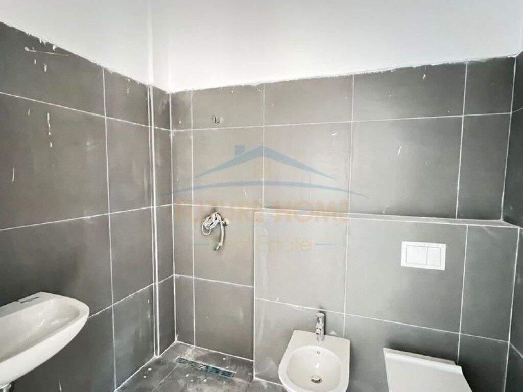 Shitet, Apartament 2+1+2+ Post Parkim, Rruga Sadik Petrela, Kompleksi ASL 2