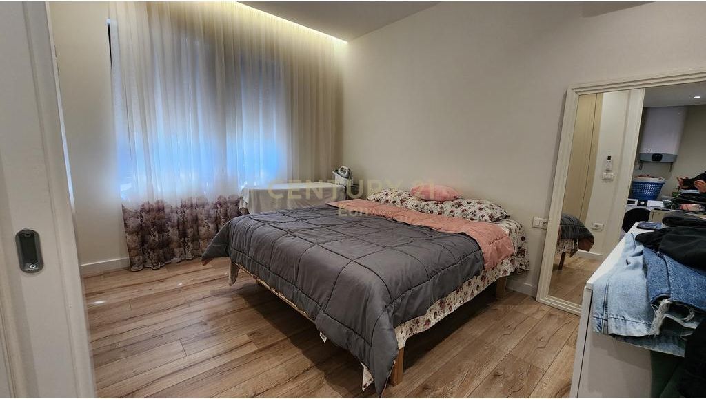 VILLA SU DUE PIANI IN VENDITA A SPIAGGIA DURRES!