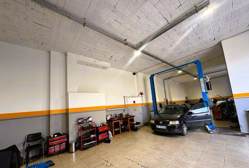 OFFRIAMO IN AFFITTO AMBIENTE AL PIANO TERRA IN VIA SIRI KODRA!