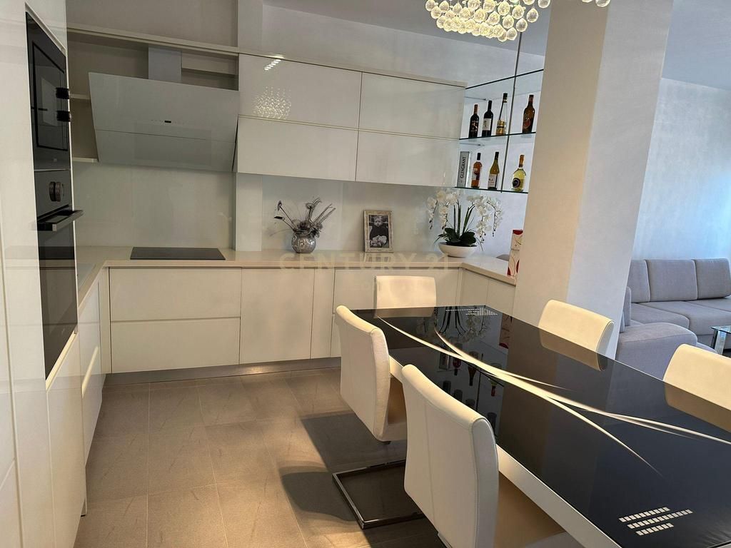 Apartament 2+1 me Qira prane Shkolles Eftali Koci, Durrës!