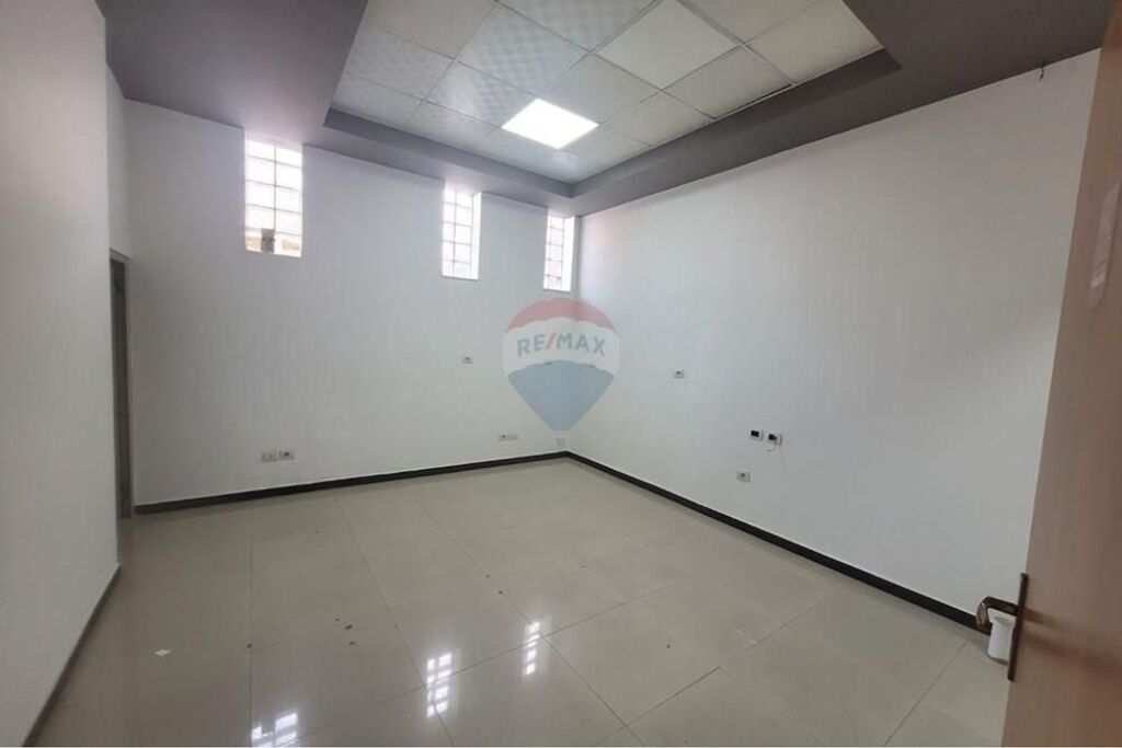 🏢 Ufficio in affitto 140 m² – Via Myslym Shyri (Islam Alla)
