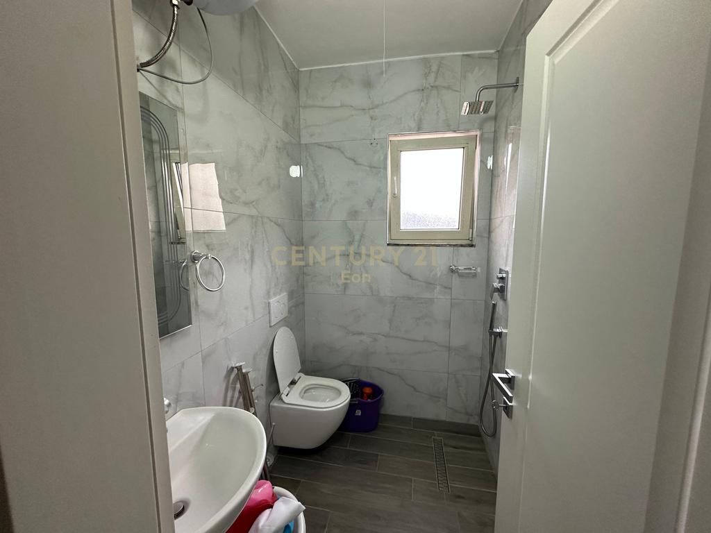 Appartamento 2+1+2 e posto auto in affitto a Vollga, Durrës!