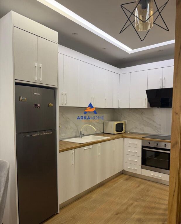 JEPET APARTAMENT ME QERA 2+1+BALLKON "RRUGA STAVRI THEMELI , AFER ME GLOBE, RRUGA KAVAJES" 65000 LEKE