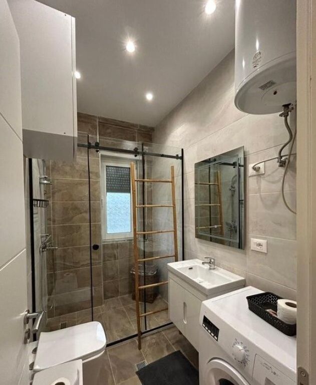 1+1 ME QERA TE KOMUNA E PARISIT.