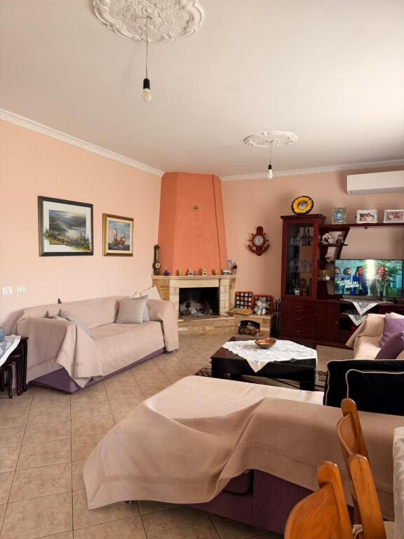 Villa su 3 Piani in Vendita – 2° Piano Abitabile, Strada Secondaria Spiaggia, Durrës