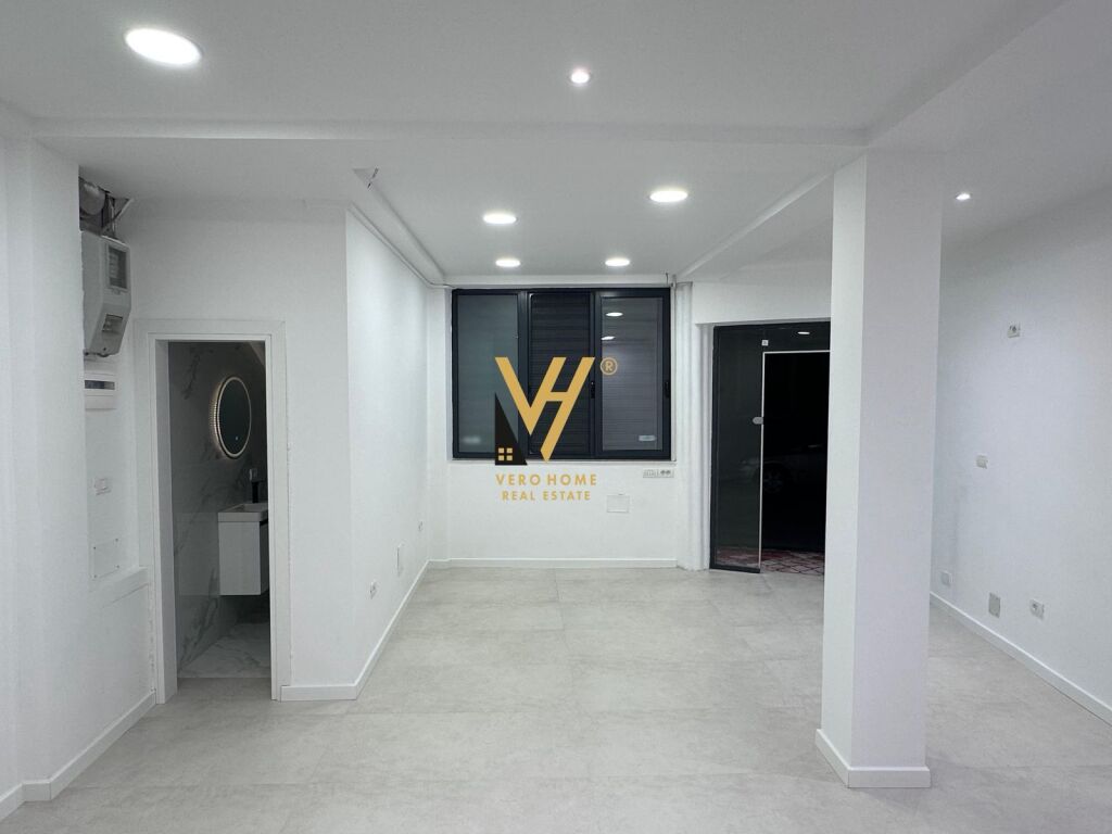 SHOP FOR RENT 40 M2 ON DURRESIT STREET 50,000 LEKE