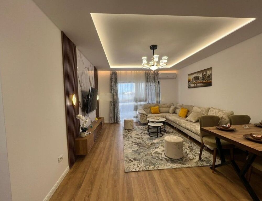 Shitet 2+1 tek rruga Kavajes, Pallati me Shigjeta