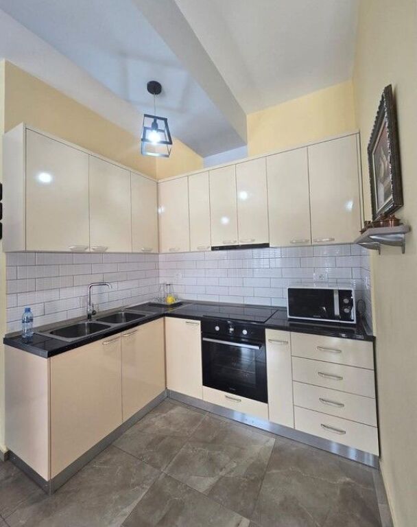 Shitet Apartament 1+1 në Ali Demi, Tiranë