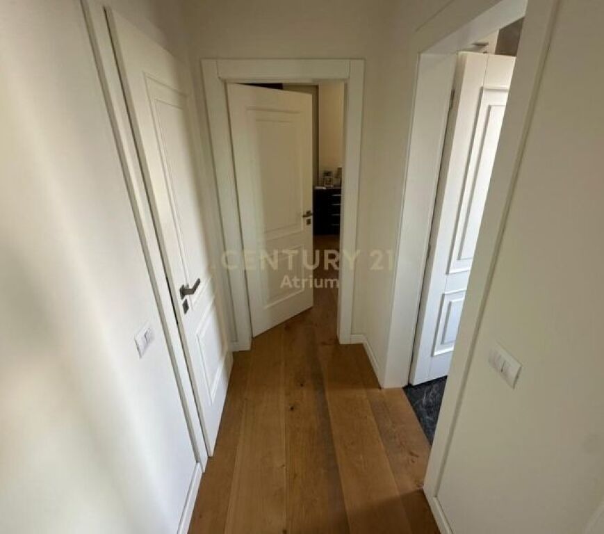 VENDESI APPARTAMENTO 2 + 1 + 2 CON VERANDA