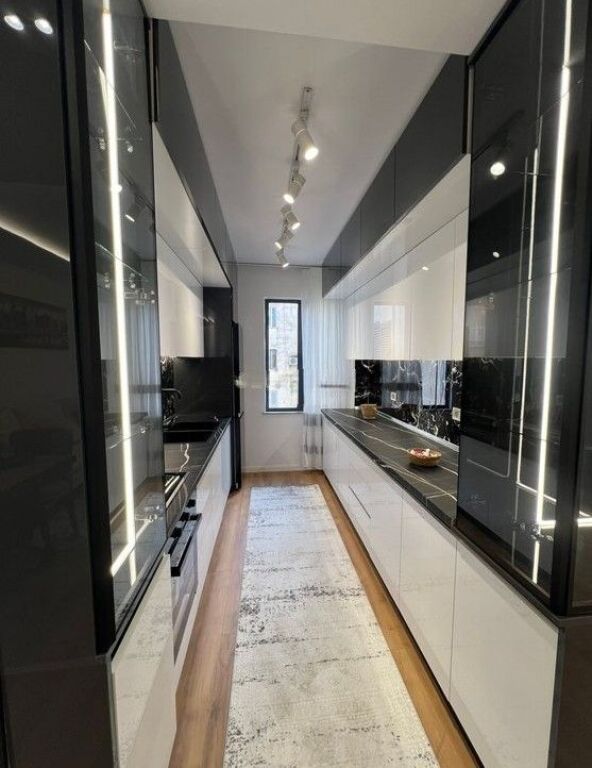 Shitet 2+1 tek rruga Kavajes, Pallati me Shigjeta