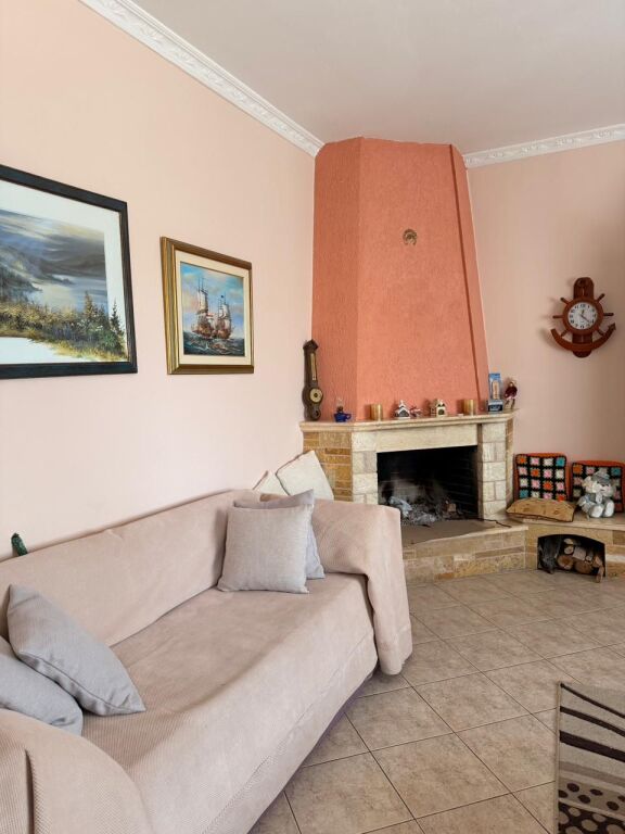 Villa su 3 Piani in Vendita – 2° Piano Abitabile, Strada Secondaria Spiaggia, Durrës