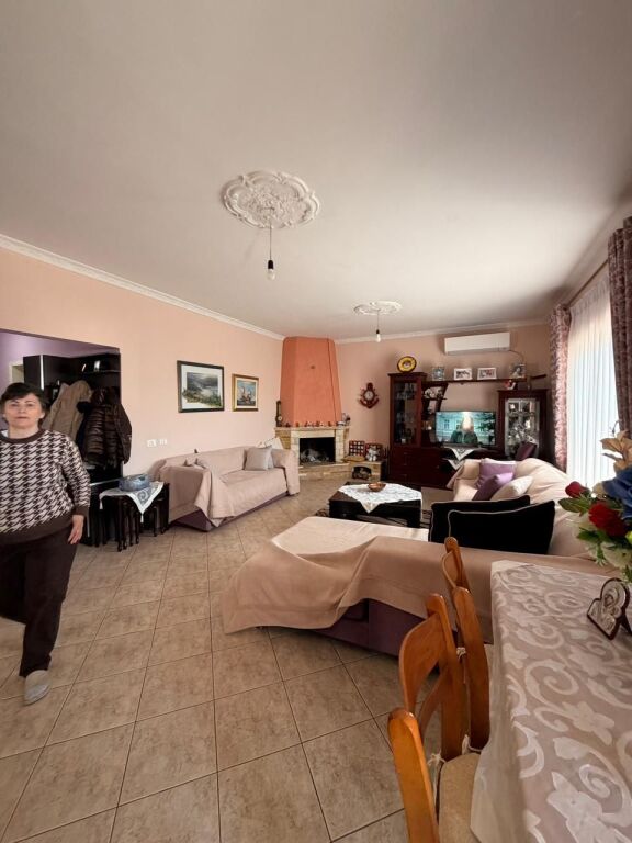 Villa su 3 Piani in Vendita – 2° Piano Abitabile, Strada Secondaria Spiaggia, Durrës