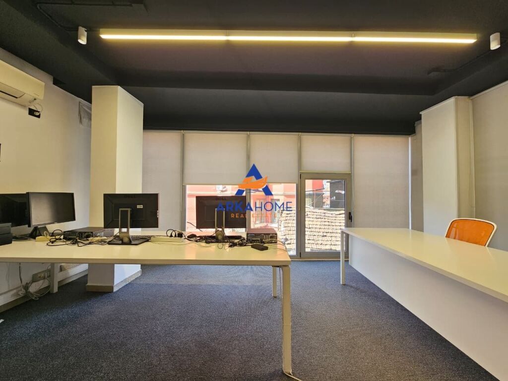 JEPET AMBIENT ZYRE ME QERA 72M2 "PAZARI I RI" 1100 EURO