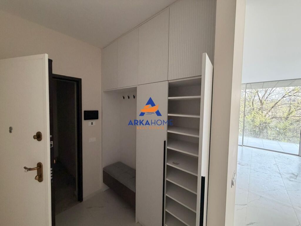 JEPET ME QERA APARTAMENT 3+1+2 BALLKONE PER BANIM/ZYRA "NE BLLOK" 4000 EURO (I DISKUTUSHEM)