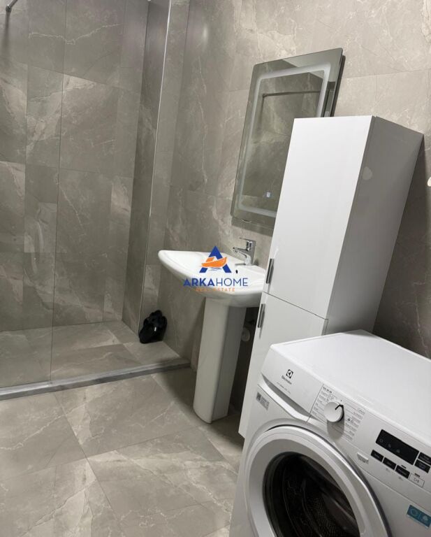 JEPET APARTAMENT ME QERA 2+1+BALLKON "RRUGA STAVRI THEMELI , AFER ME GLOBE, RRUGA KAVAJES" 65000 LEKE