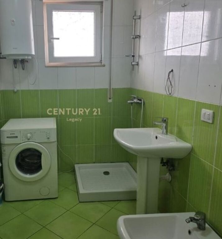 Shitet Apartament 2+1+depo