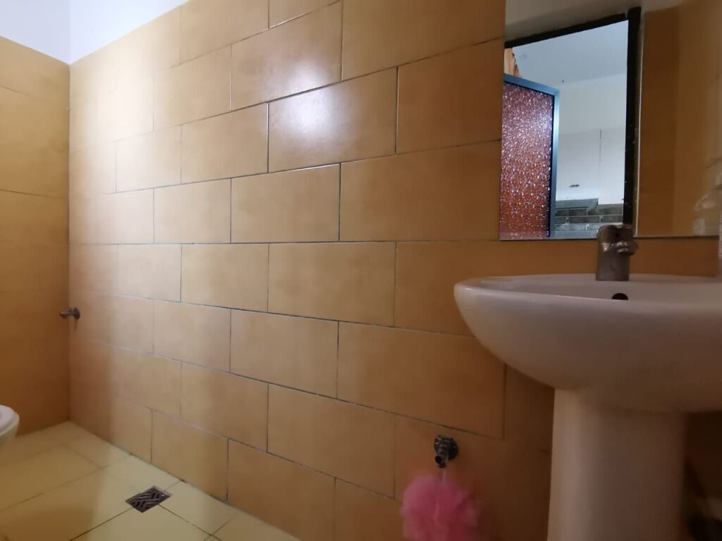 Garsonier vetem 6 min nga Bulevardi I Ri.i kompletuar+wifi.