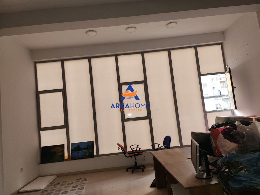 VENDITA AMBIENTE 57M2 "PRESSO EX BAR ICON, PALAZZO KLENSI, ASTIR" 120.000 EURO