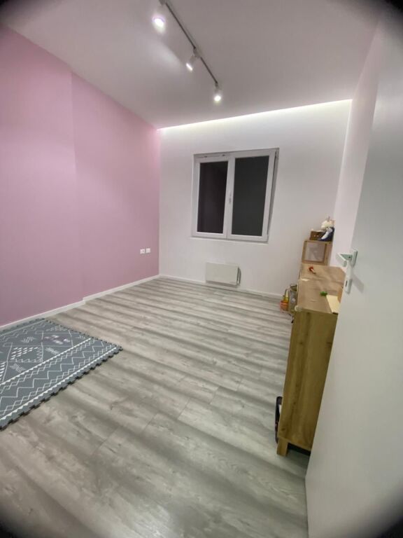 Appartamento 2+1 con 2 balconi in vendita in seconda fila sul mare