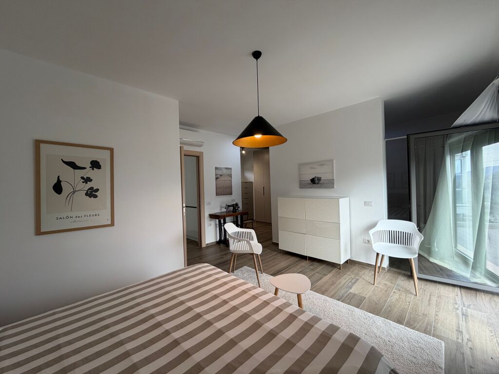 Jepet me qera vilë 3+1+oborr+garazhd në Rezidence Private në Mullet