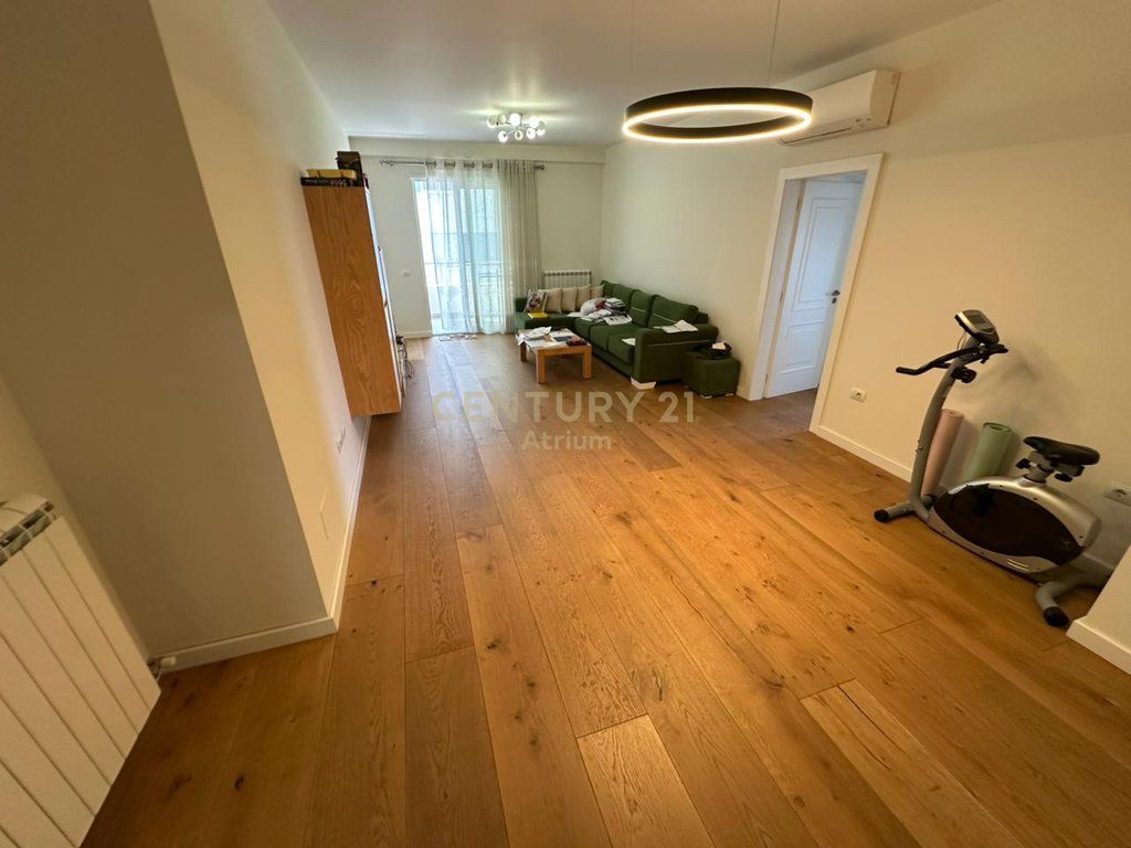 SHITET APARTAMENT 2 + 1 + 2 ME VERANDE NE KINOSTUDIO 1