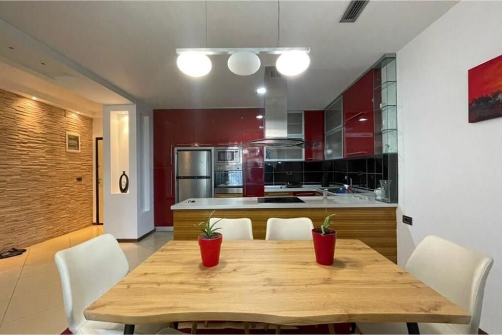 Apartament - Për Qira - Sheshi Willson, Tiranë