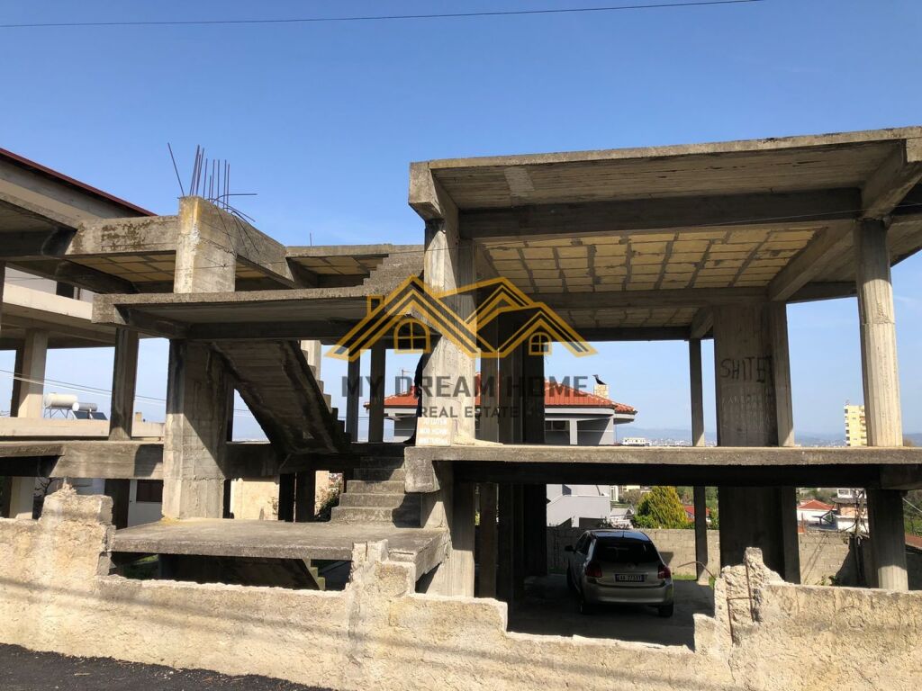 VENDESI IN VENDITA KARABINAR VICINO A VILA ZOGUT